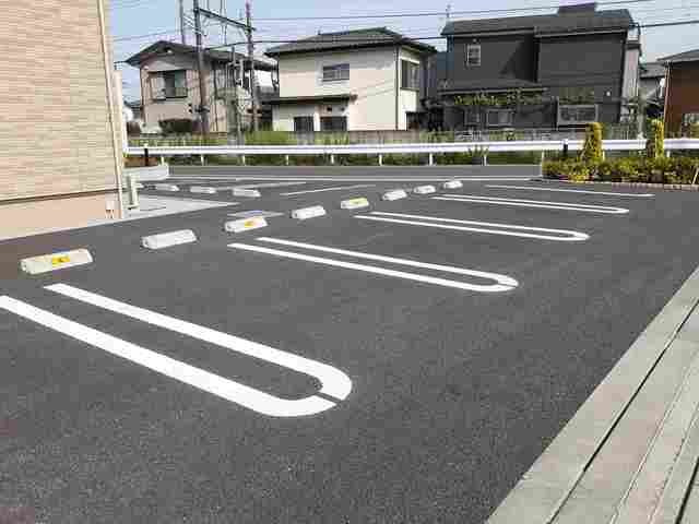 ノーブル・レジデンスの駐車場