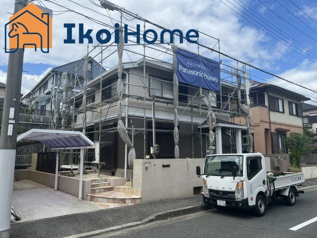 明石市大久保町緑ヶ丘　中古一戸建のエントランス|●年中無休：・当日予約可●　リビング側は電動シャッターなので、とても便利な設備ですね。