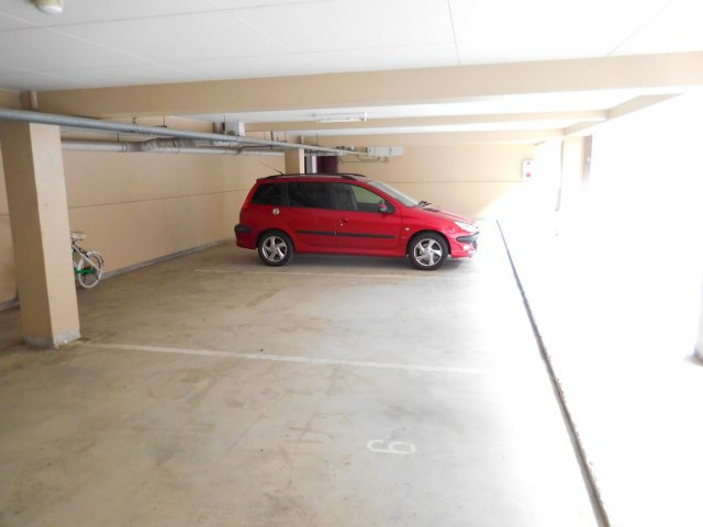 津之江パークハイツ2号館の駐車場