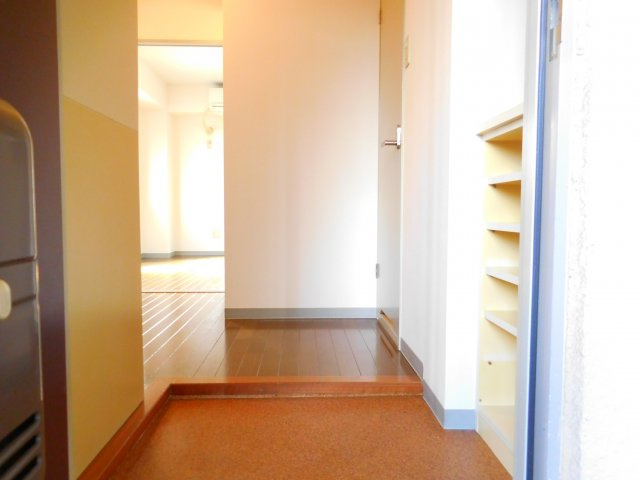 津之江パークハイツ2号館の玄関