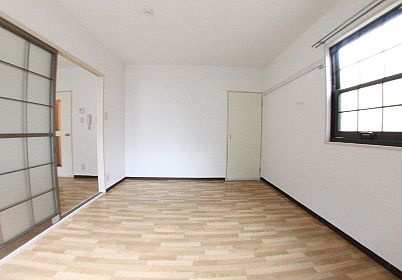 フレグランス光陽の居間・リビング|こちらのリビングで趣味の時間をお楽しみください