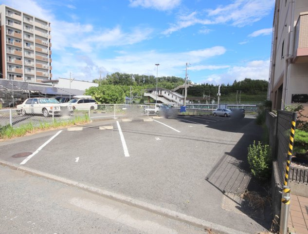 シオン平城山の駐車場