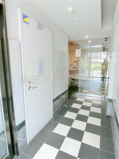 ピュア・アクア大森のエントランス|エントランス　防犯カメラTVモニター付オートロック宅配BOXメールBOX