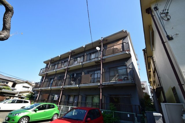 松原梅本ハイツのエントランス