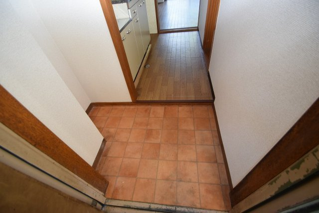 松原梅本ハイツの玄関