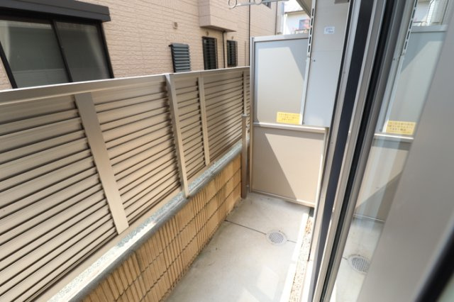 熊本市中央区出水６丁目のアパートのバルコニー