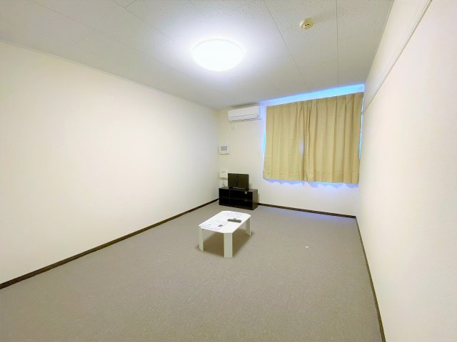 レオネクストひかりの居間・リビング|設備・使用は号室により異なる為、現況を優先いたします。