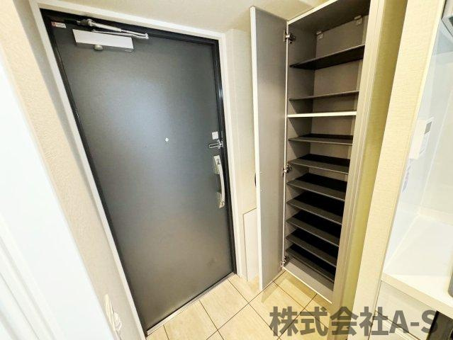 UNROOMの玄関