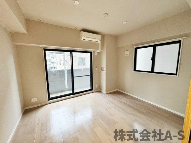UNROOMの居間・リビング