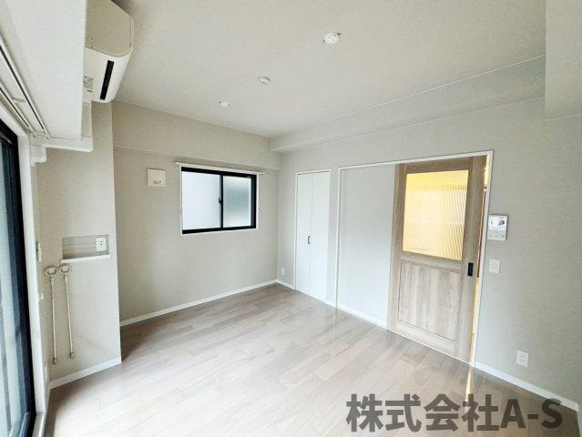 UNROOMの居間・リビング