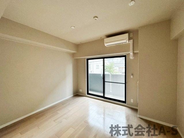 UNROOMの居間・リビング