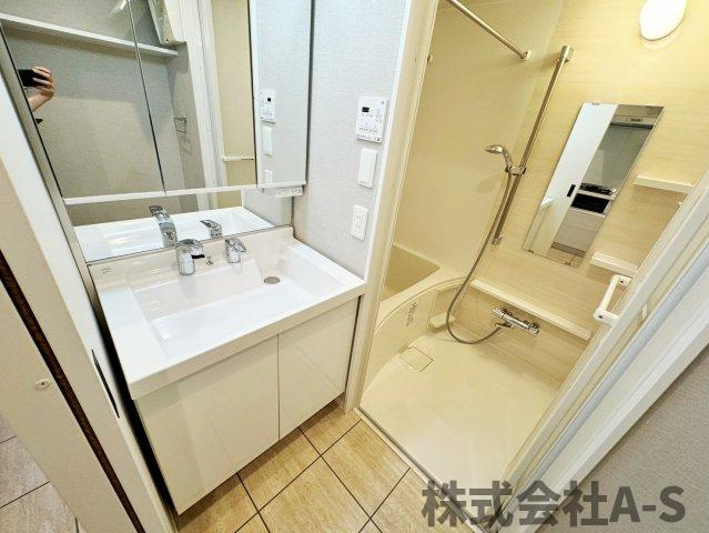 UNROOMの洗面所