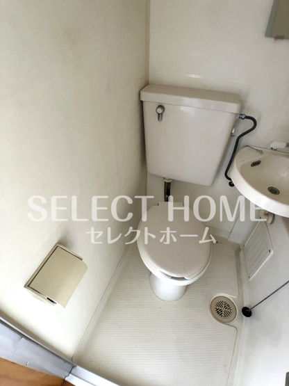 【トイレ】 | ロイヤル城南 | 落ち着いた色調のトイレです
