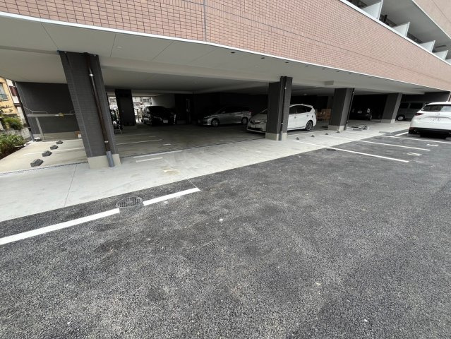ＬＥＶＩＣＩＡ ＢＬＤＧ.Ⅱ(レヴィシアビルディングツー)の駐車場|敷地内駐車場あり、屋根付き・屋根無しあり。１９番空き有。