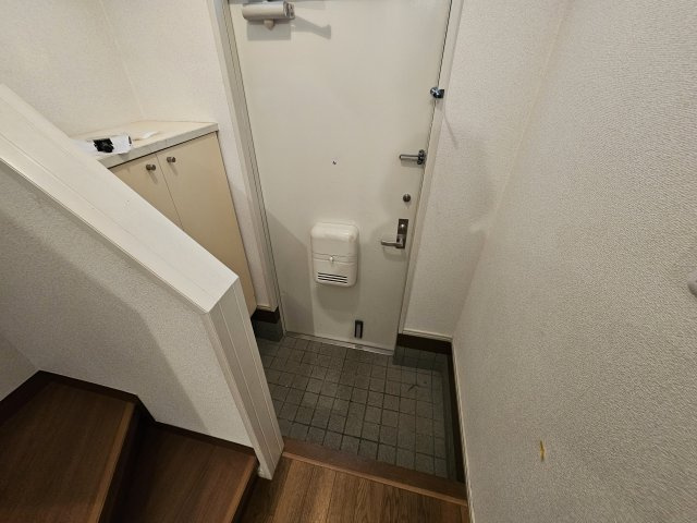 パインガーデン岡田の玄関
