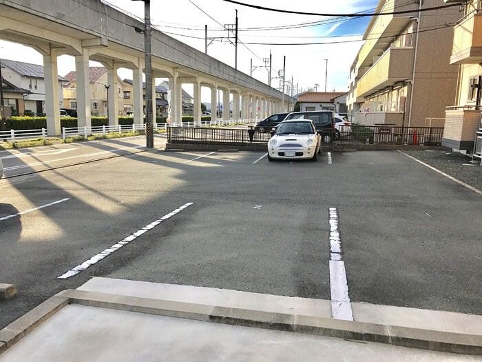 モナリエ野路の駐車場