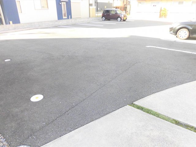 グレイン・フォレストの駐車場