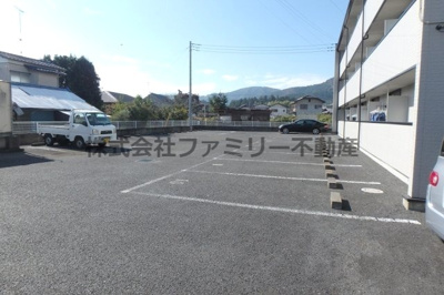 【駐車場】 | K'S | カースペースがあります