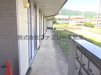 【エントランス】 | K'S | 清潔なエントランスです