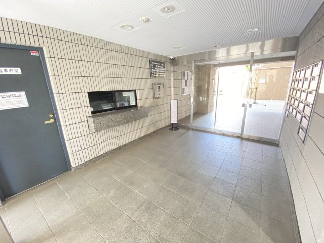 テレビモニターオートロック付きのエントランスです。