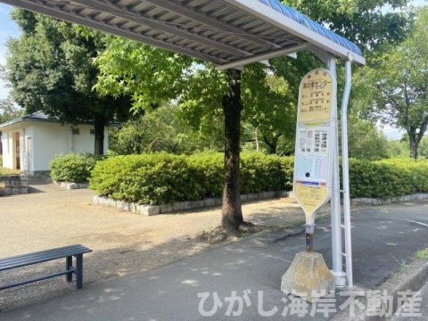 厚木市宮の里　新築戸建の周辺|徒歩3分　最寄りのバス停です。