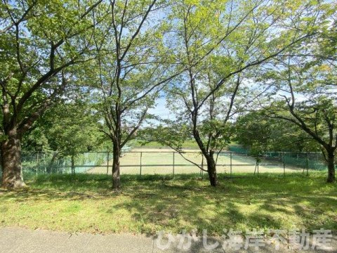 厚木市宮の里　新築戸建の周辺|徒歩1分のさぎさか公園　テニスコート付きです。