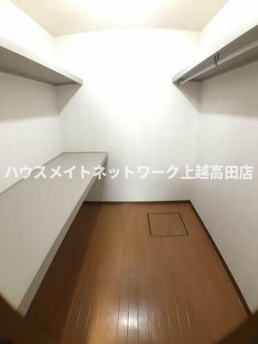 アーバンスクエアの収納|ウォークインクローゼット
