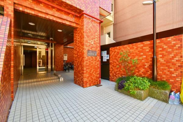 横浜市鶴見区鶴見中央３丁目の中古マンションのエントランス|清掃もしっかりとされたマンションです。
安心・安全・快適にお過ごしください