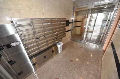 【エントランス】 | YAHATA西長堀