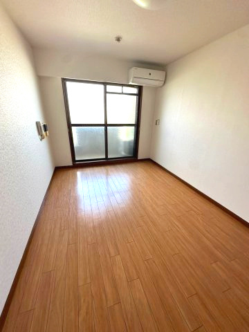 リバティハイツ美園の居間・リビング