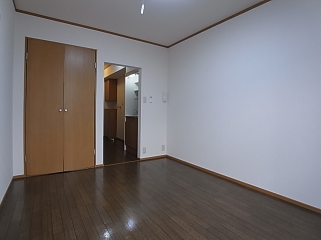 神戸市北区鈴蘭台南町２丁目のアパートの居間・リビング|リビング