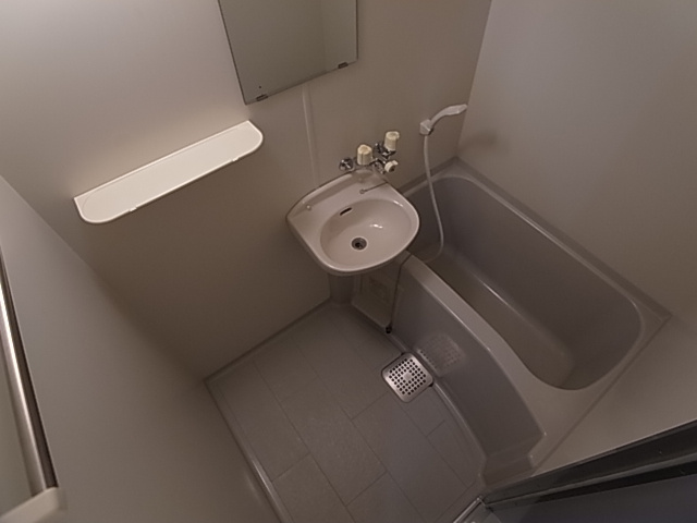 神戸市北区鈴蘭台南町２丁目のアパートの浴室