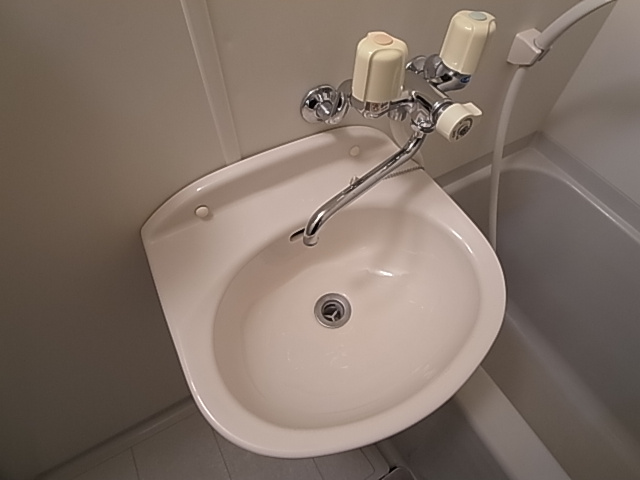 神戸市北区鈴蘭台南町２丁目のアパートの洗面所