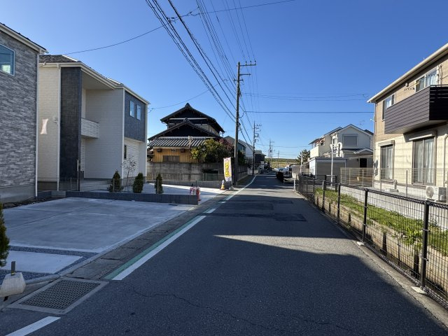 松戸市古ヶ崎新築戸建【古ヶ崎小学校：8分】の前面道路含む現地写真|北側前面道路