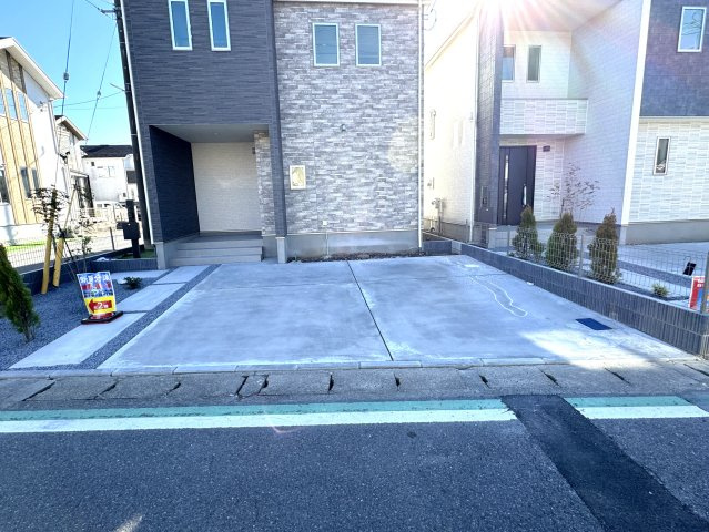 松戸市古ヶ崎新築戸建【古ヶ崎小学校：8分】の駐車場|2号棟駐車スペース・並列2台駐車可（3台目はオプション）
