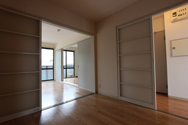 クレストヒルズの居間・リビング