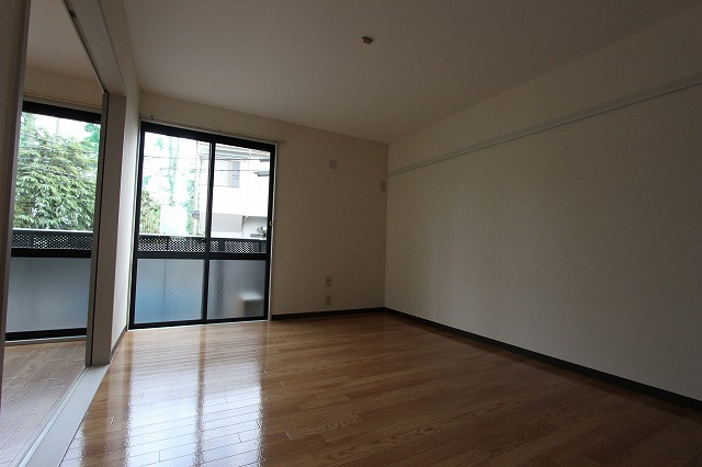 クレストヒルズの居間・リビング