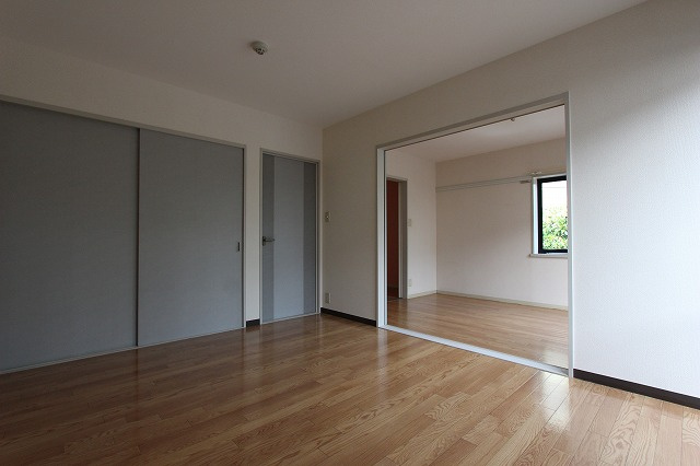 クレストヒルズの居間・リビング