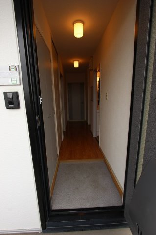 クレストヒルズの玄関