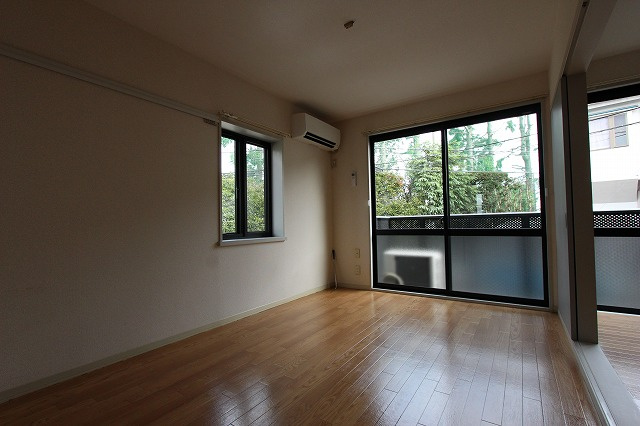 クレストヒルズの居間・リビング