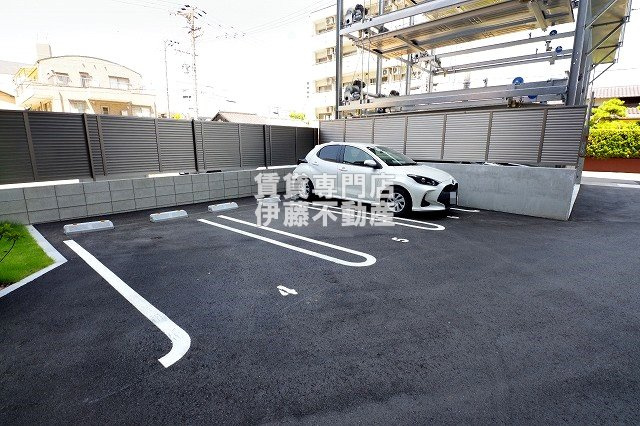 エスリード大曽根プレシャスの駐車場|全15台：屋外平面６台／屋外機械式９台　
