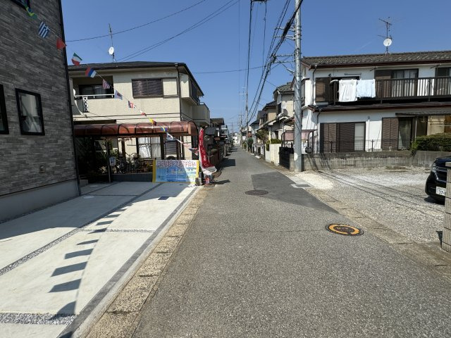 松戸市五香４丁目新築戸建【高木第二小学校：5分】の前面道路含む現地写真|東側前面道路