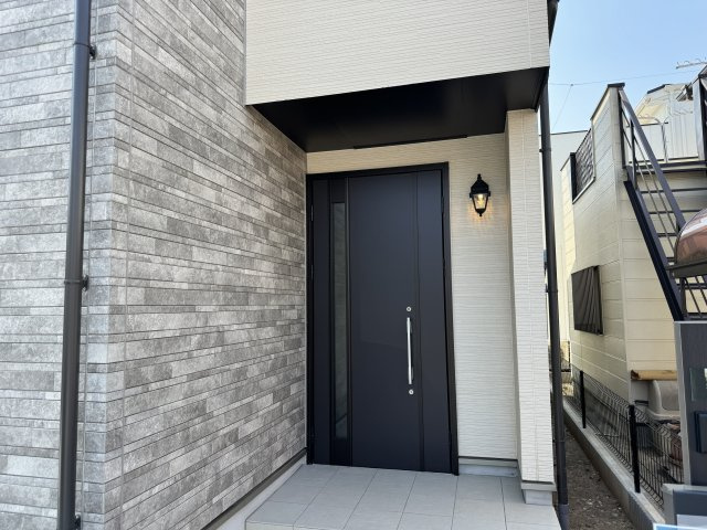 松戸市五香４丁目新築戸建【高木第二小学校：5分】のエントランス|エントランス・玄関ポーチ