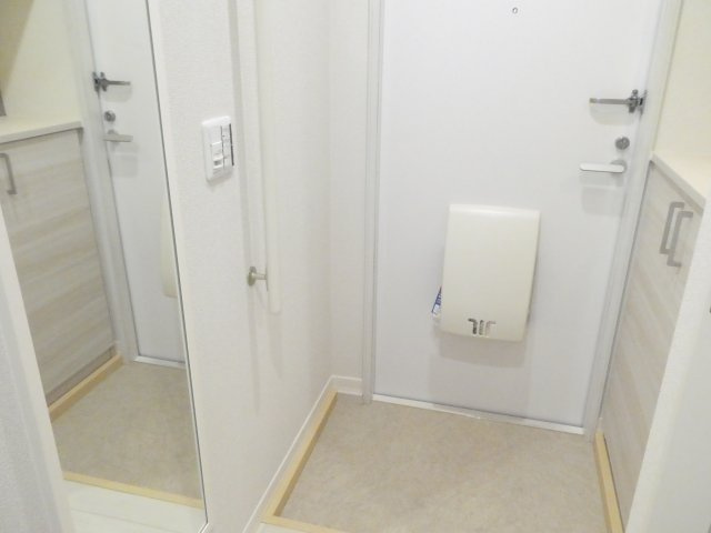 エクセルメゾン仁川の玄関
