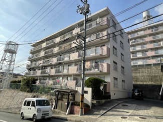 【外観】 | 牛田コーポラスA棟　「早稲田団地郵便局前」バス停徒歩2分