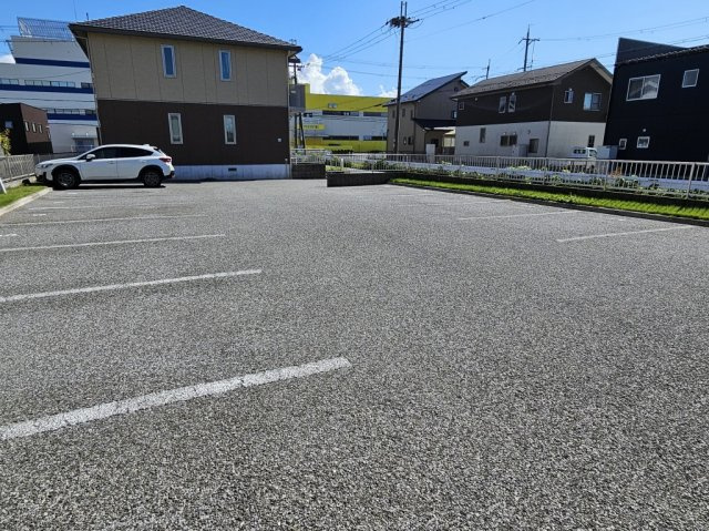 メゾン フルールの駐車場|広い平面式の駐車場です