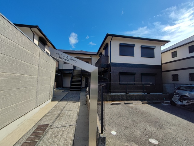 レフィナード芦屋のエントランス