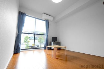 【居間・リビング】 | レオパレス梨乃木坂二番館 | 設備・仕様は号室により異なる為、現況を優先致します。