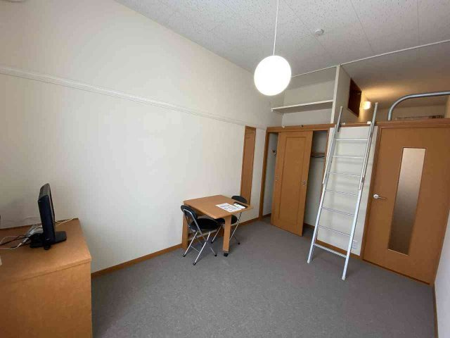 レオパレスカクタスの居間・リビング|写真と現状が異なる場合は現状を優先します。