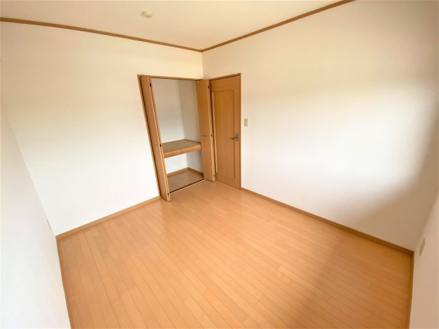 サンコート庄山の洋室
